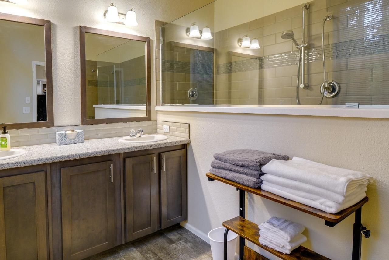 Hoodsport Vacation Rental With Private Lake Access! Luaran gambar