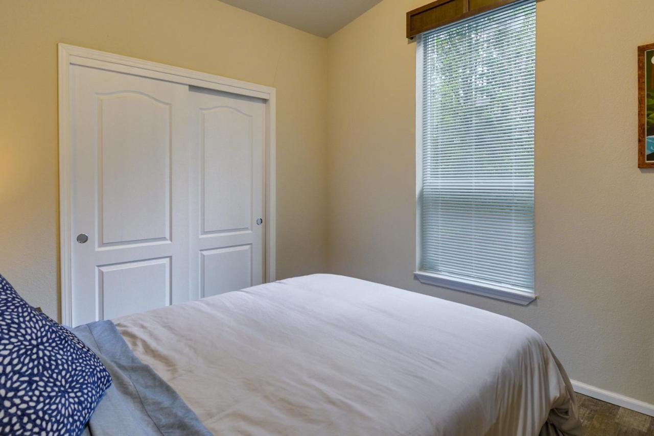 Hoodsport Vacation Rental With Private Lake Access! Luaran gambar